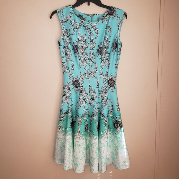 Beautiful dress - Picture 1 of 10